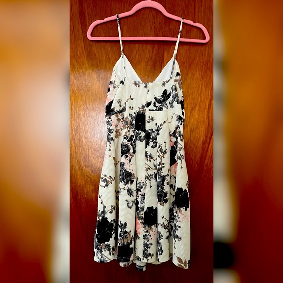 PINK LILY • SUNDRESS • MINI DRESS - Picture 2 of 3